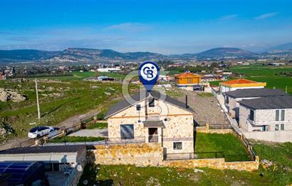 Foça Bağarası Villalar Bölgesinde Kiralık Müstakil 5+2 Taş Villa