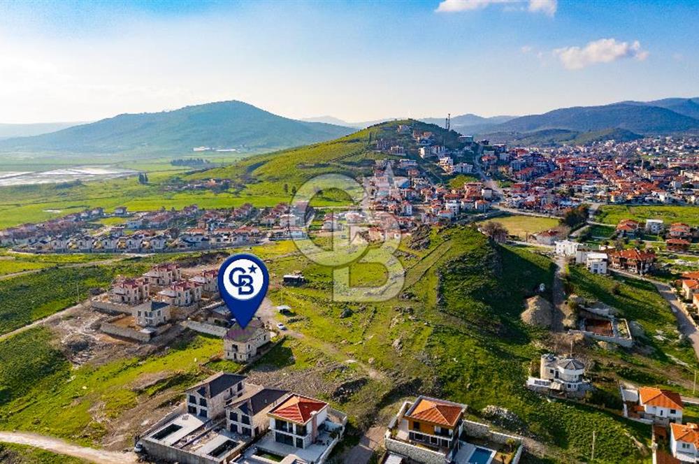 Foça Bağarası Villalar Bölgesinde Kiralık Müstakil 5+2 Taş Villa