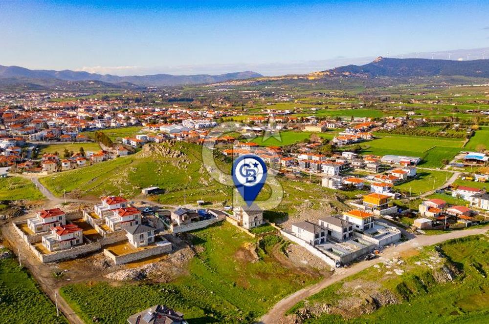 Foça Bağarası Villalar Bölgesinde Kiralık Müstakil 5+2 Taş Villa