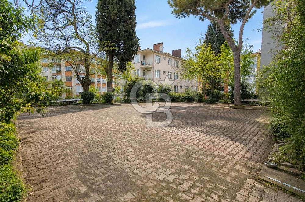 KADIKÖY İKBALİYE'DE ACIBADEM CADDESİ'NE YAKIN 3+1