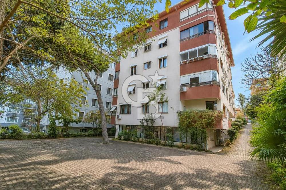 KADIKÖY İKBALİYE'DE ACIBADEM CADDESİ'NE YAKIN 3+1