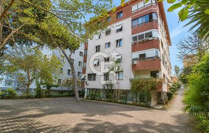 KADIKÖY İKBALİYE'DE ACIBADEM CADDESİ'NE YAKIN 3+1