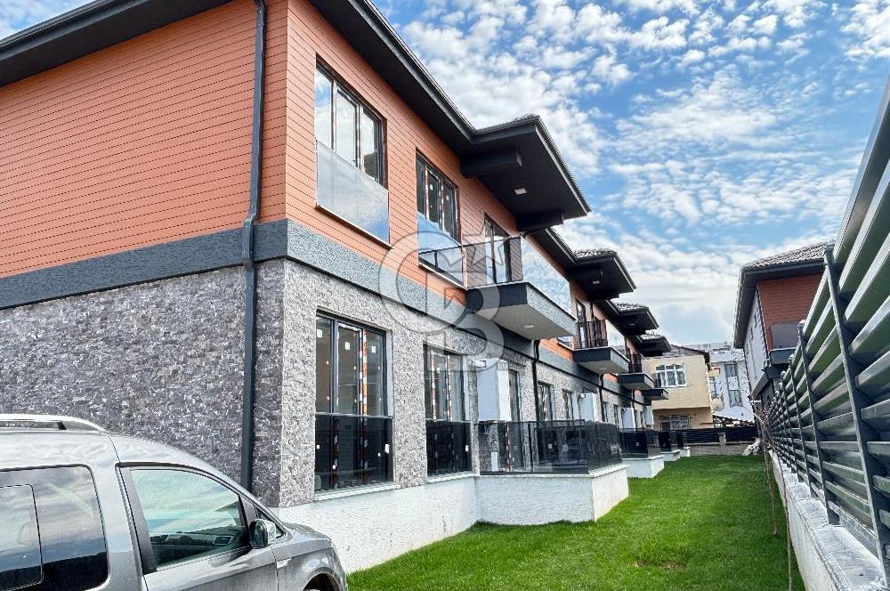 BAŞİSKELE SAHİLDE HARİKA KONUMDA KİRALIK 3+1 LÜKS VİLLA