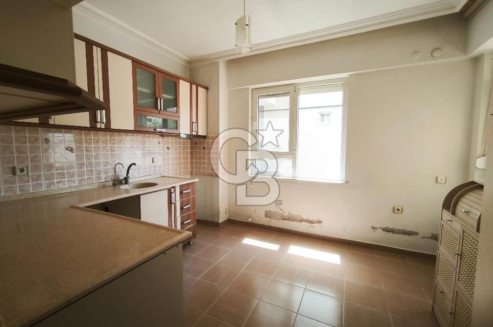 DÖŞEMEALTI MERKEZI LOKASYONDA SATILIK GENÍŞ 3+1 DAİRE 