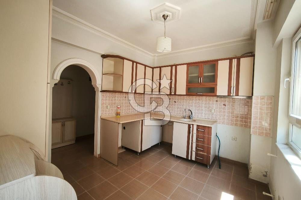 DÖŞEMEALTI MERKEZI LOKASYONDA SATILIK GENÍŞ 3+1 DAİRE 