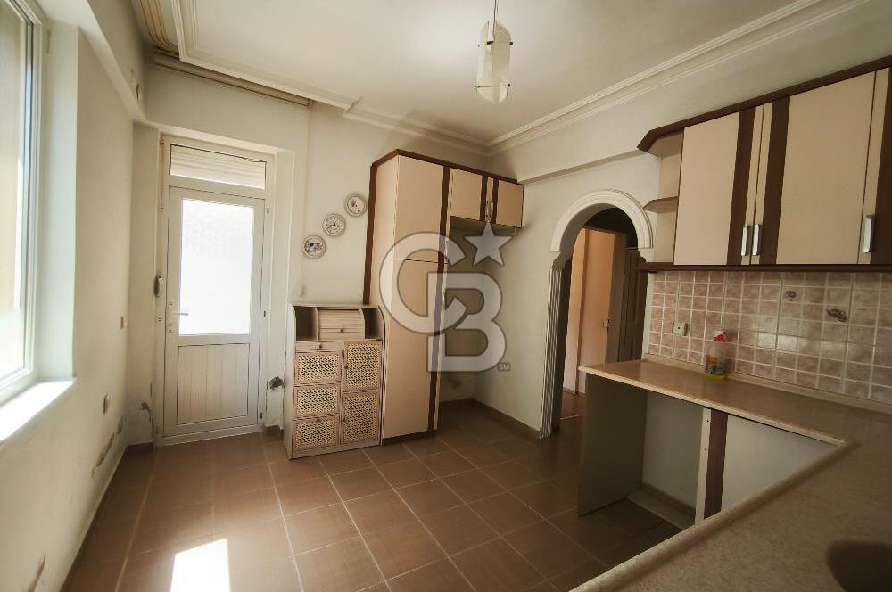 DÖŞEMEALTI MERKEZI LOKASYONDA SATILIK GENÍŞ 3+1 DAİRE 
