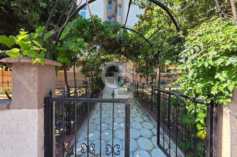 Metroya 10 dk Mesafede Ferah Bahçe Katı Kiralık 2+1 Daire