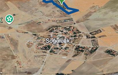 GÖLBAŞI SOĞULCAK'TA TEL ÖRGÜSÜ ÇEVRİLİ KÖYE YAKIN TARLA