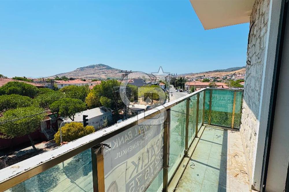 Foça Bağarası Ana Cadde Üzerinde Kiralık 2+1 Daire