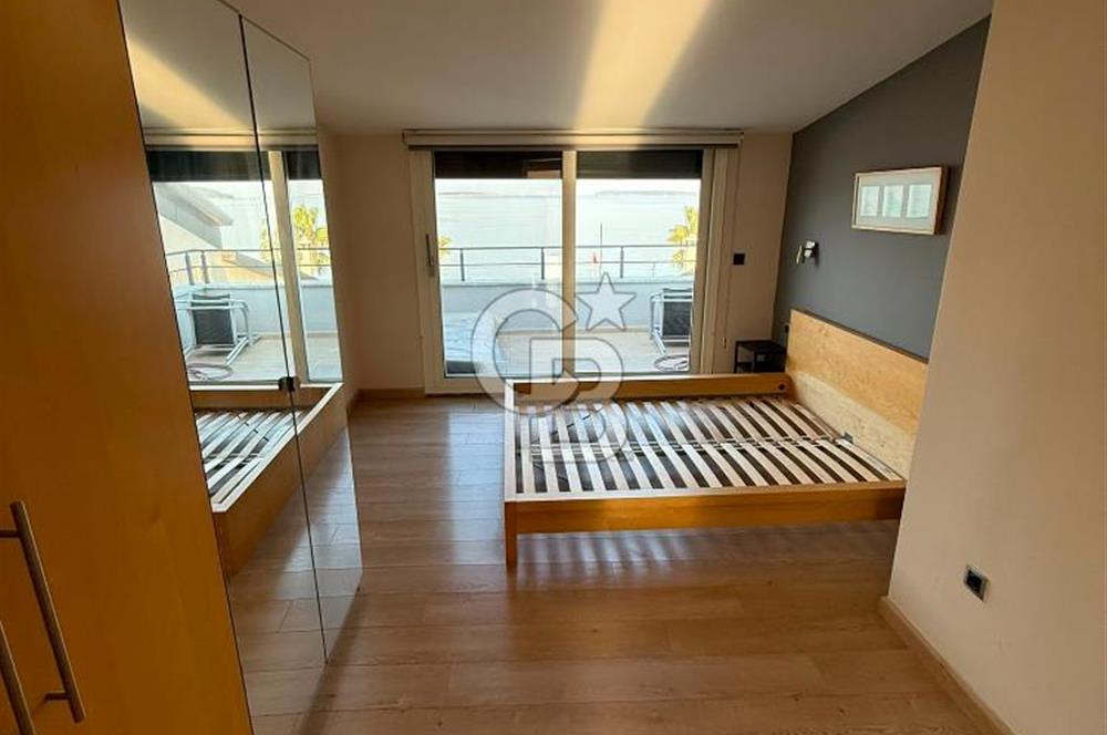 URLA ÇEŞMEALTINDA DENİZE SIFIR EŞYALI 2+1 KİRALIK DAİRE