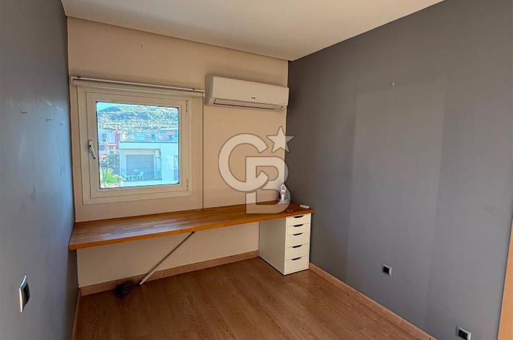 URLA ÇEŞMEALTINDA DENİZE SIFIR EŞYALI 2+1 KİRALIK DAİRE