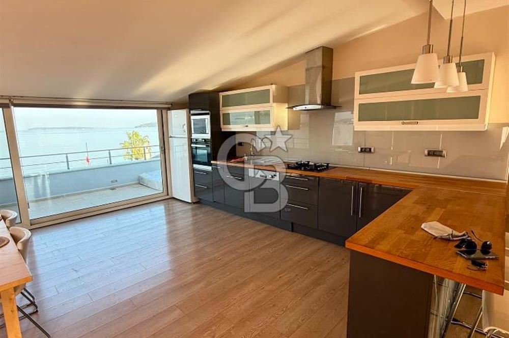 URLA ÇEŞMEALTINDA DENİZE SIFIR EŞYALI 2+1 KİRALIK DAİRE