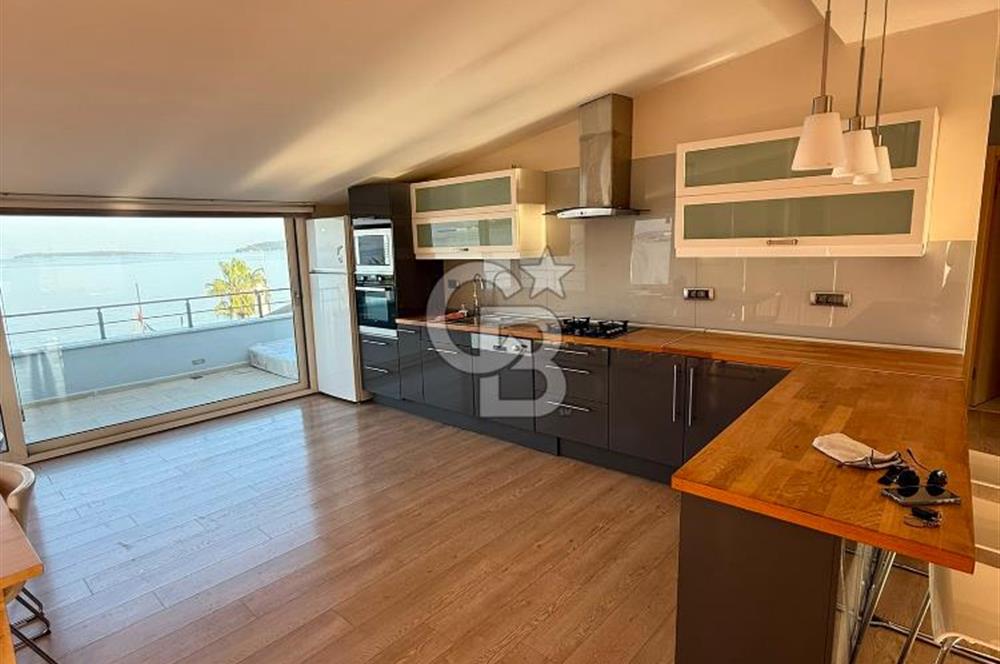 URLA ÇEŞMEALTINDA DENİZE SIFIR EŞYALI 2+1 KİRALIK DAİRE