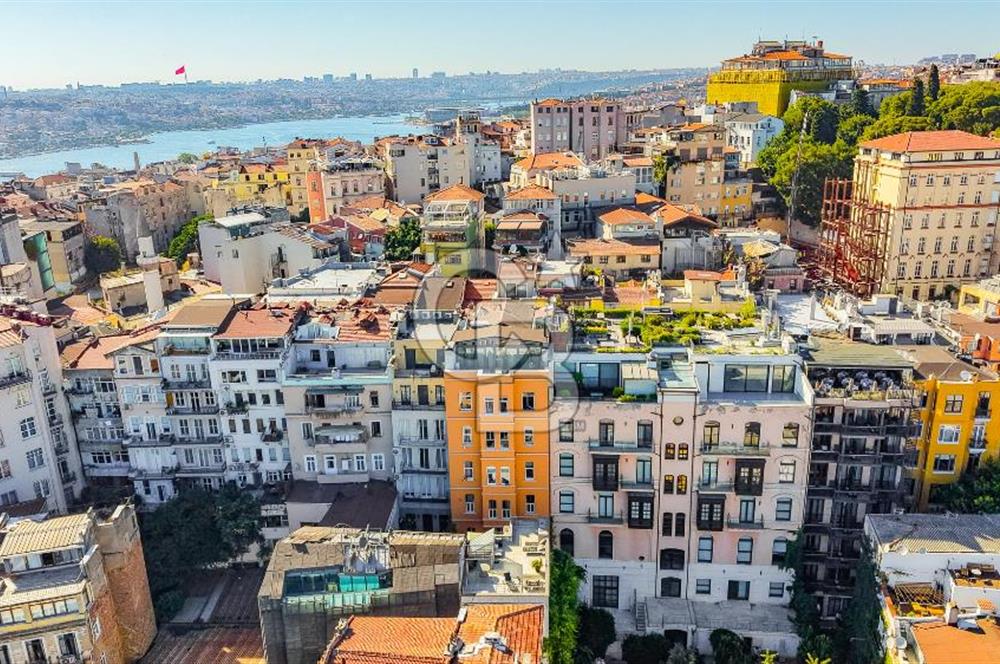 BEYOĞLU GALATA'DA TARİHİ BİNADA BOĞAZ MANZARALI SATILIK 3+1 DAİRE
