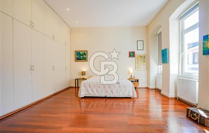 BEYOĞLU GALATA'DA TARİHİ BİNADA BOĞAZ MANZARALI SATILIK 3+1 DAİRE