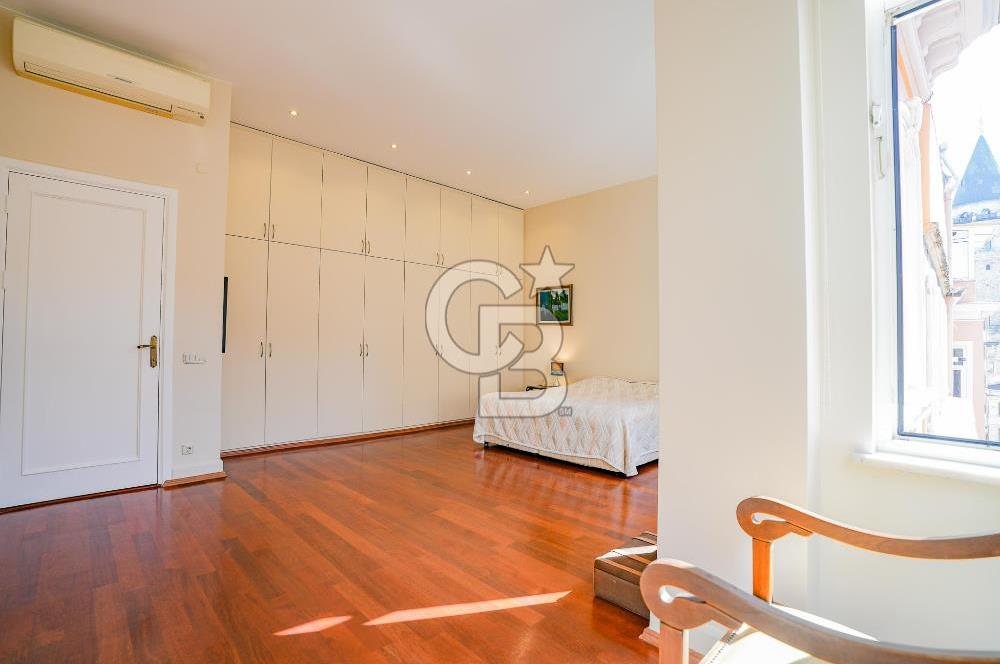 BEYOĞLU GALATA'DA TARİHİ BİNADA BOĞAZ MANZARALI SATILIK 3+1 DAİRE