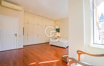 BEYOĞLU GALATA'DA TARİHİ BİNADA BOĞAZ MANZARALI SATILIK 3+1 DAİRE