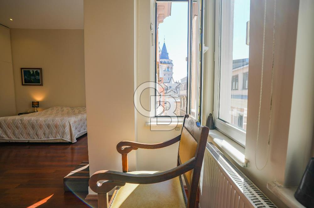 BEYOĞLU GALATA'DA TARİHİ BİNADA BOĞAZ MANZARALI SATILIK 3+1 DAİRE