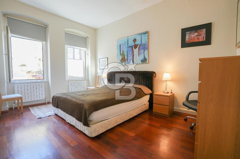 BEYOĞLU GALATA'DA TARİHİ BİNADA BOĞAZ MANZARALI SATILIK 3+1 DAİRE