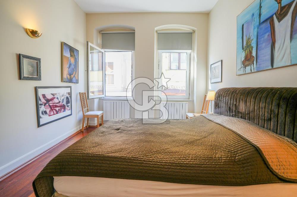 BEYOĞLU GALATA'DA TARİHİ BİNADA BOĞAZ MANZARALI SATILIK 3+1 DAİRE