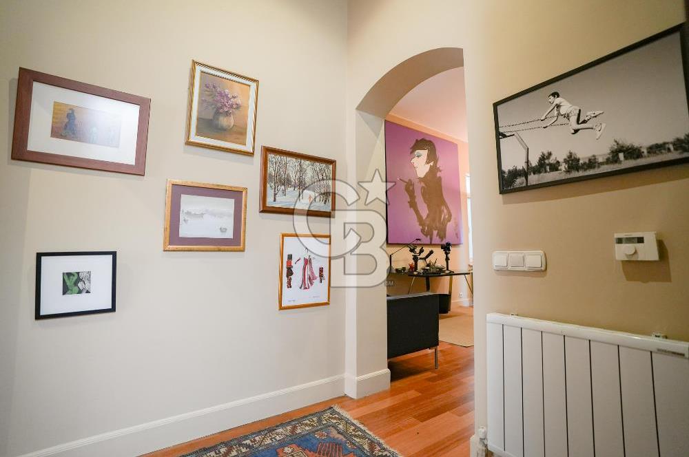 BEYOĞLU GALATA'DA TARİHİ BİNADA BOĞAZ MANZARALI SATILIK 3+1 DAİRE