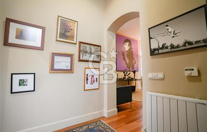 BEYOĞLU GALATA'DA TARİHİ BİNADA BOĞAZ MANZARALI SATILIK 3+1 DAİRE