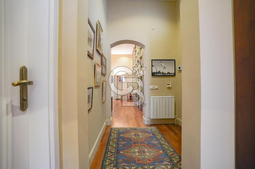 BEYOĞLU GALATA'DA TARİHİ BİNADA BOĞAZ MANZARALI SATILIK 3+1 DAİRE
