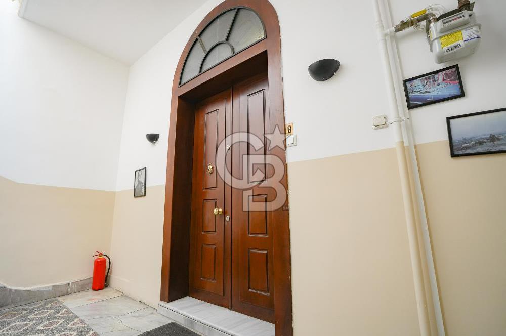 BEYOĞLU GALATA'DA TARİHİ BİNADA BOĞAZ MANZARALI SATILIK 3+1 DAİRE