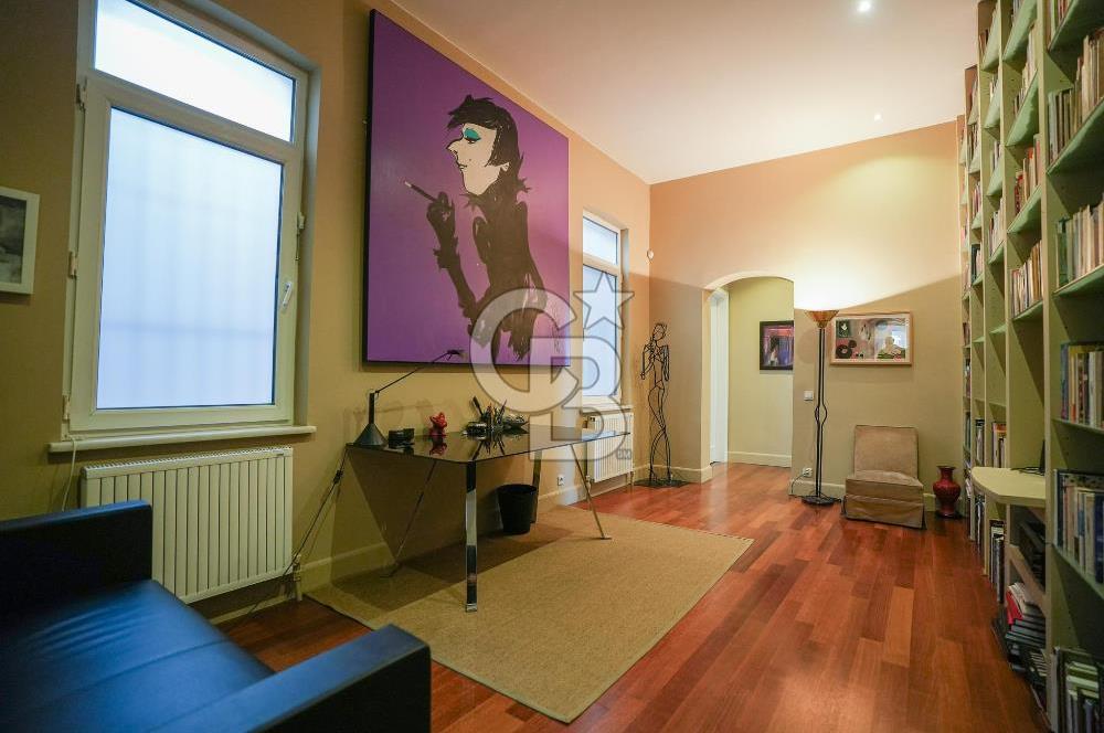 BEYOĞLU GALATA'DA TARİHİ BİNADA BOĞAZ MANZARALI SATILIK 3+1 DAİRE