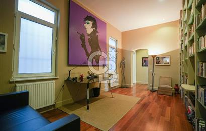BEYOĞLU GALATA'DA TARİHİ BİNADA BOĞAZ MANZARALI SATILIK 3+1 DAİRE
