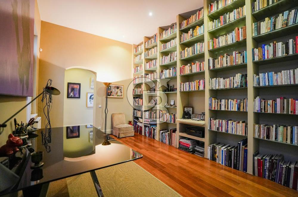 BEYOĞLU GALATA'DA TARİHİ BİNADA BOĞAZ MANZARALI SATILIK 3+1 DAİRE