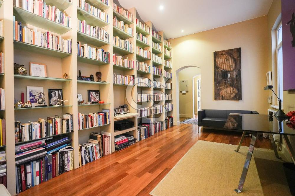 BEYOĞLU GALATA'DA TARİHİ BİNADA BOĞAZ MANZARALI SATILIK 3+1 DAİRE