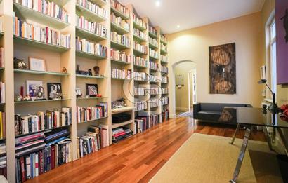 BEYOĞLU GALATA'DA TARİHİ BİNADA BOĞAZ MANZARALI SATILIK 3+1 DAİRE
