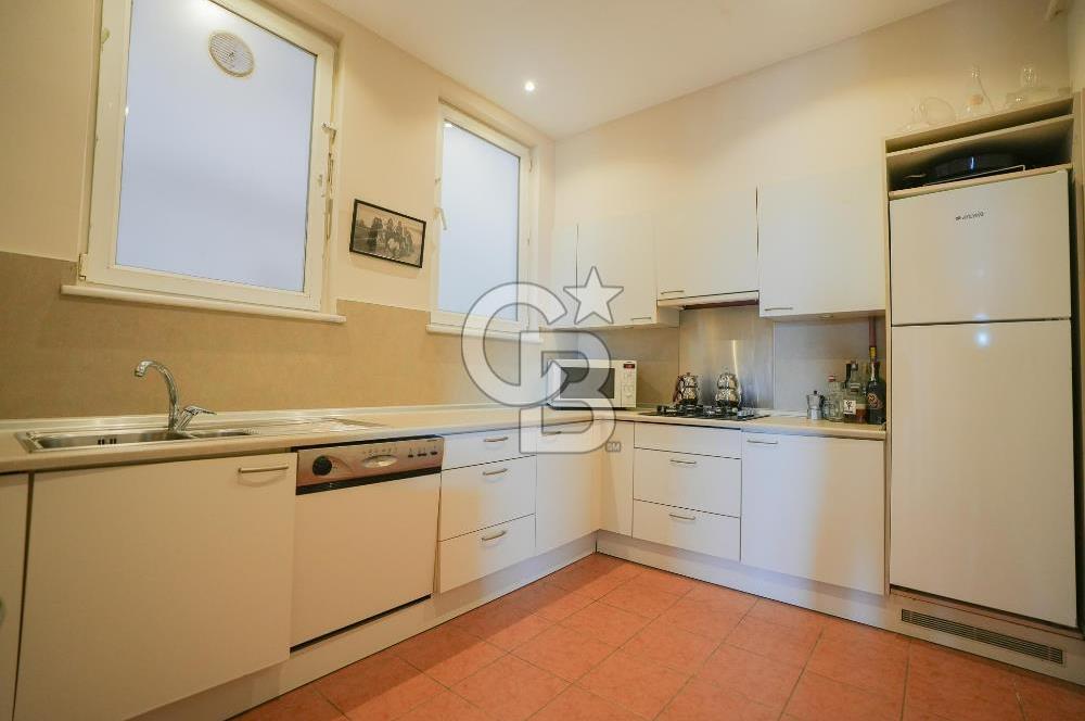 BEYOĞLU GALATA'DA TARİHİ BİNADA BOĞAZ MANZARALI SATILIK 3+1 DAİRE