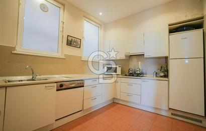 BEYOĞLU GALATA'DA TARİHİ BİNADA BOĞAZ MANZARALI SATILIK 3+1 DAİRE