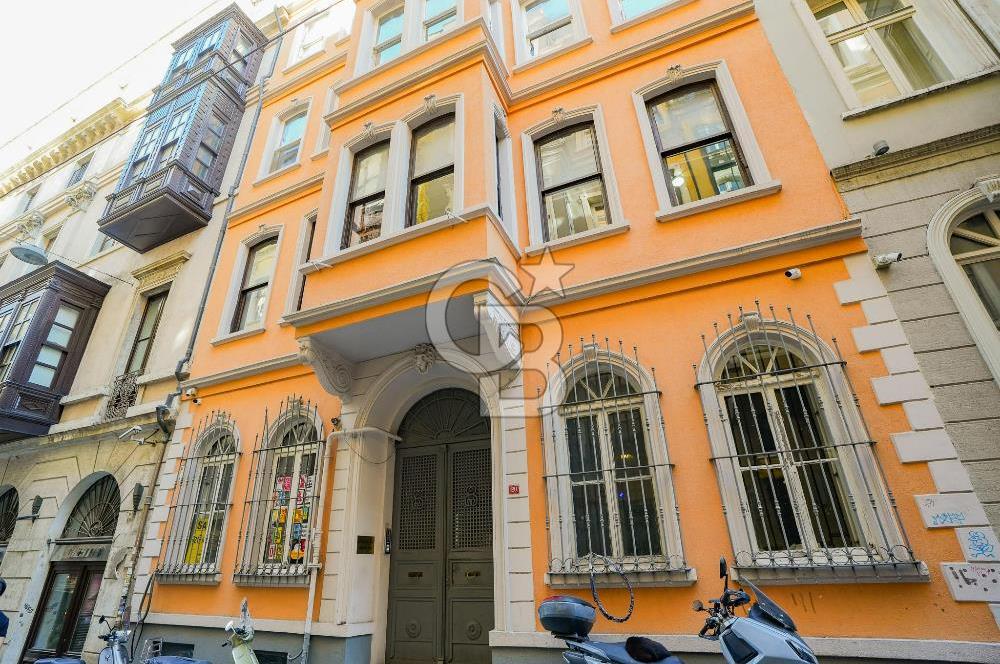 BEYOĞLU GALATA'DA TARİHİ BİNADA BOĞAZ MANZARALI SATILIK 3+1 DAİRE