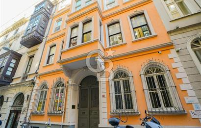 BEYOĞLU GALATA'DA TARİHİ BİNADA BOĞAZ MANZARALI SATILIK 3+1 DAİRE