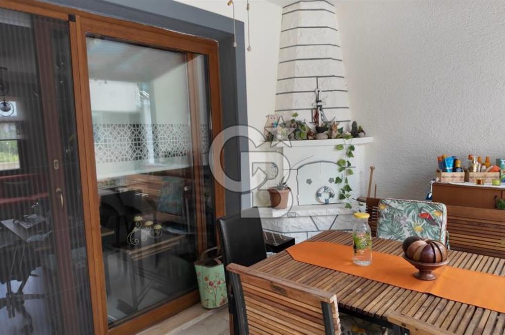 Kumbaba'da Ana Caddeye Yakın Masrafsız Triplex Satılık Villa