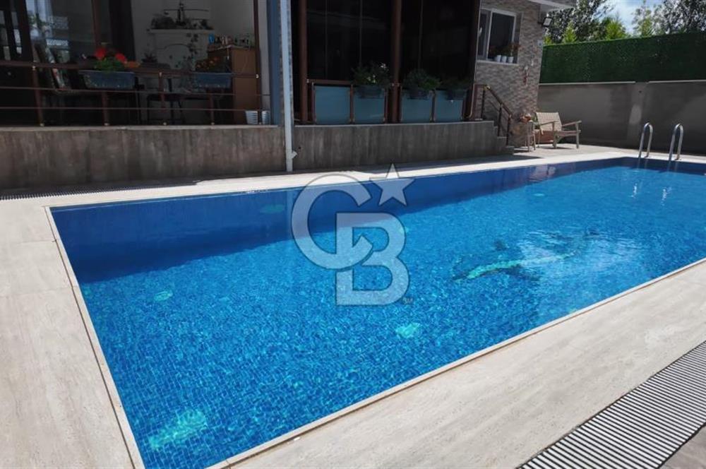 Kumbaba'da Ana Caddeye Yakın Masrafsız Triplex Satılık Villa