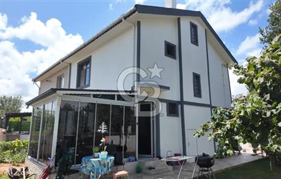 Kumbaba'da Ana Caddeye Yakın Masrafsız Triplex Satılık Villa