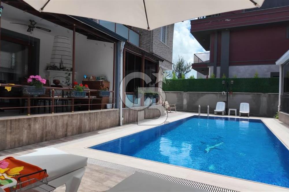 Kumbaba'da Ana Caddeye Yakın Masrafsız Triplex Satılık Villa