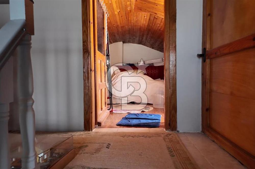 Kumbaba'da Ana Caddeye Yakın Masrafsız Triplex Satılık Villa