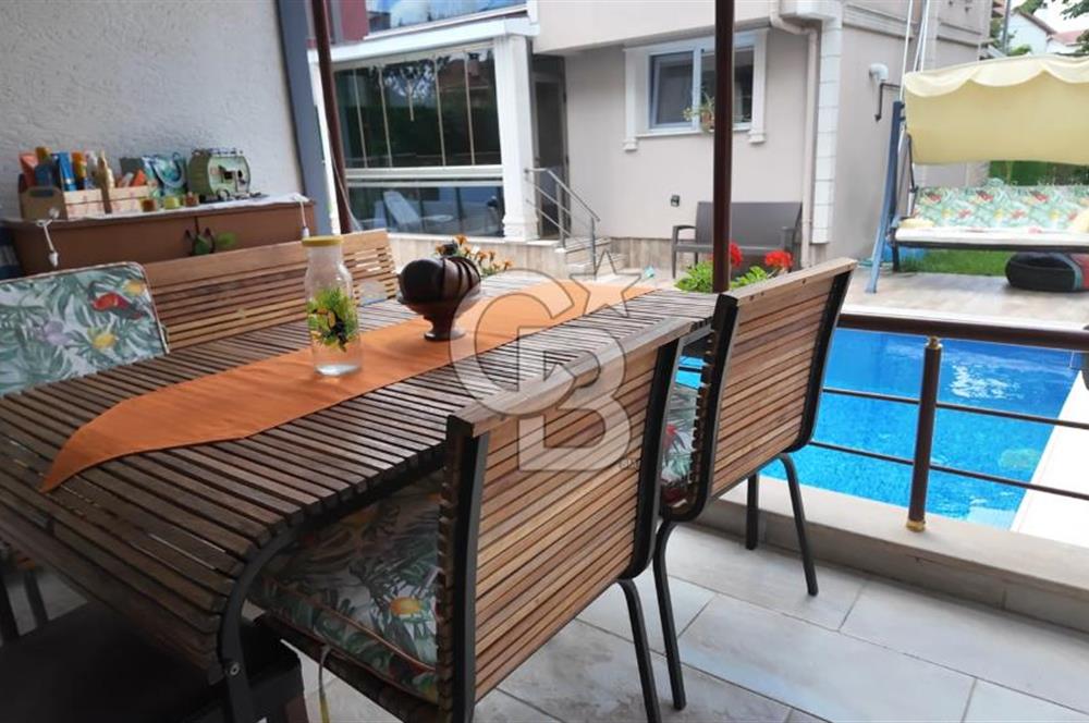 Kumbaba'da Ana Caddeye Yakın Masrafsız Triplex Satılık Villa