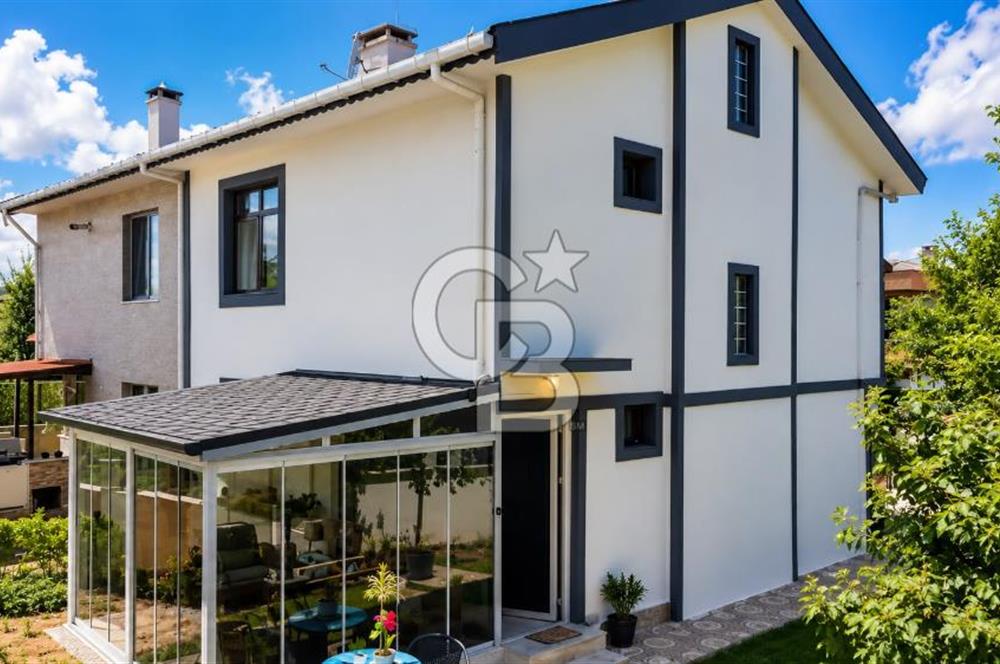Kumbaba'da Ana Caddeye Yakın Masrafsız Triplex Satılık Villa