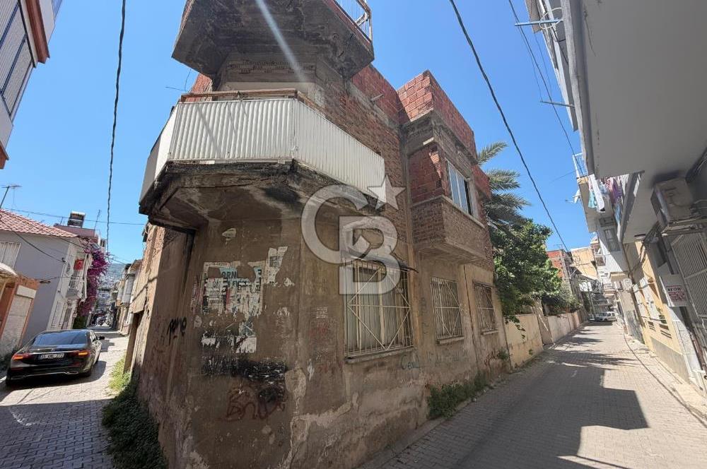 BORNOVA ALTINDAĞ'DA SATILIK 2 KAT İMARLI MÜSTAKİL EV