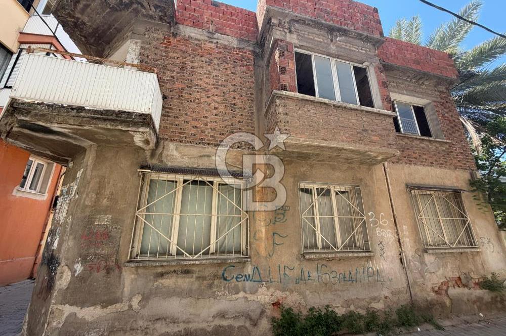 BORNOVA ALTINDAĞ'DA SATILIK 2 KAT İMARLI MÜSTAKİL EV