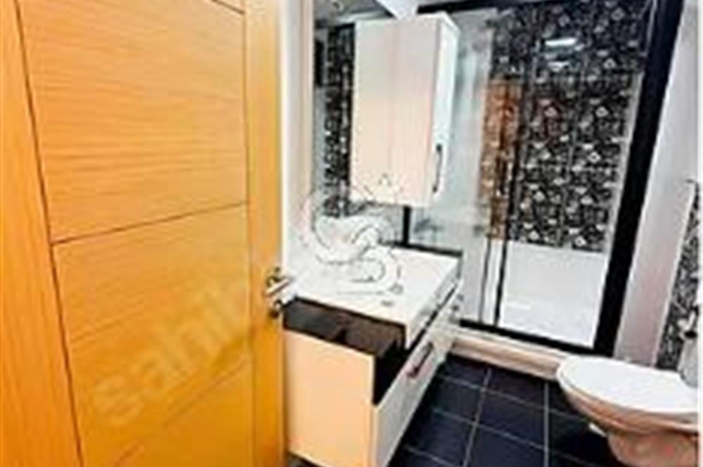 ÜSKÜDAR MERKEZ de SATILIK 3+1 SAHİLE YAKIN GENİŞ ARA KAT