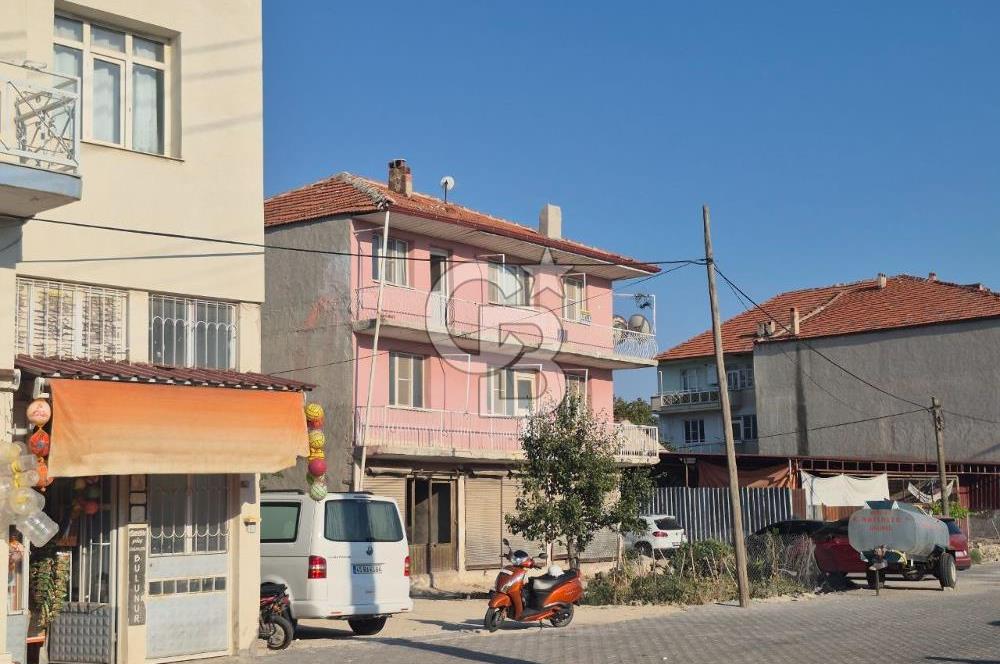 Kula Seyit Ali Mahallesi'nde 3 Katlı Bina (2 Daire, 2 Dükkan)
