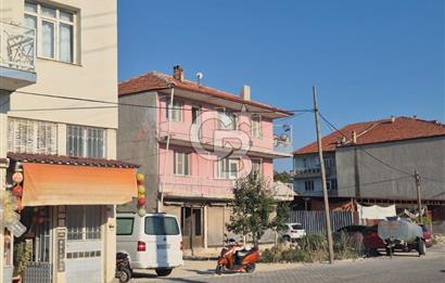 Kula Seyit Ali Mahallesi'nde 3 Katlı Bina (2 Daire, 2 Dükkan)
