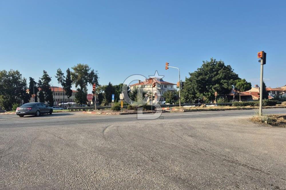 Kula Seyit Ali Mahallesi'nde 3 Katlı Bina (2 Daire, 2 Dükkan)
